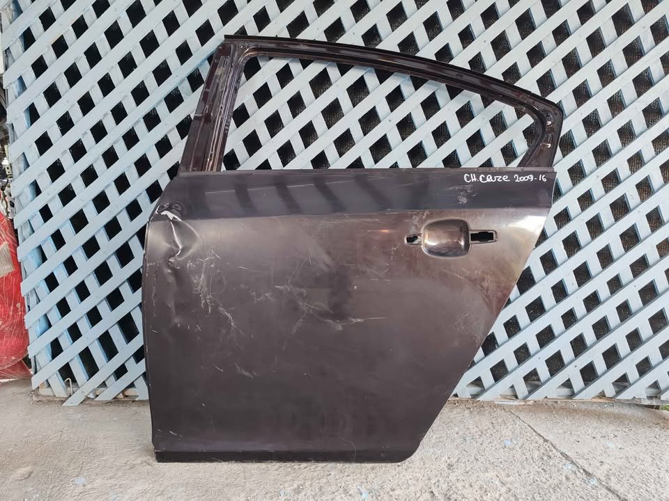 Puerta trasera izquierda Chevrolet Cruze 2010 - 2015
