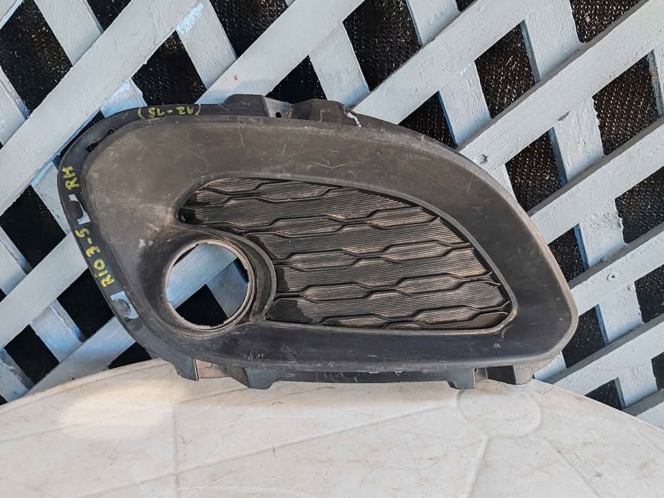 Tapa de neblinero derecho Kia Rio 5 2012 - 2015