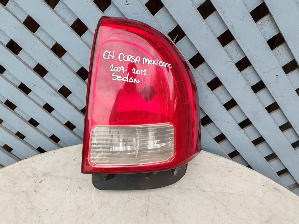 Foco trasero derecho Chevrolet Corsa mexicano sedan 2009 - 2012