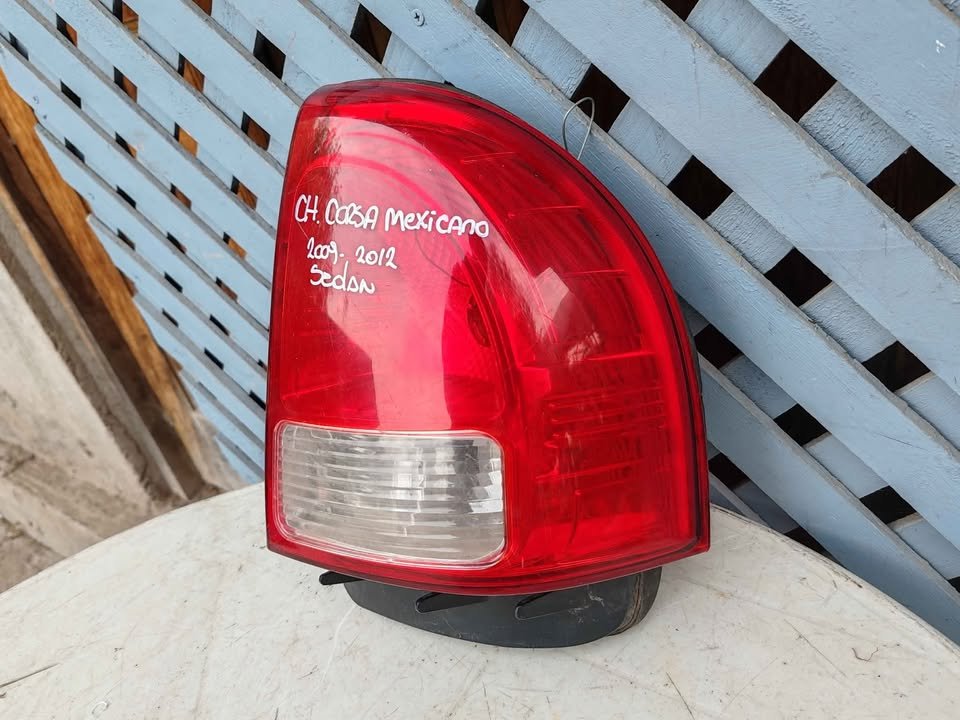 Foco trasero derecho Chevrolet Corsa mexicano sedan 2009 - 2012 - Imagen 2