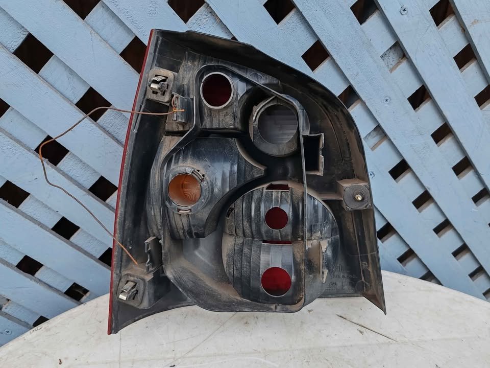 Foco trasero derecho Volkswagen Polo 2002 - 2005 - Imagen 4