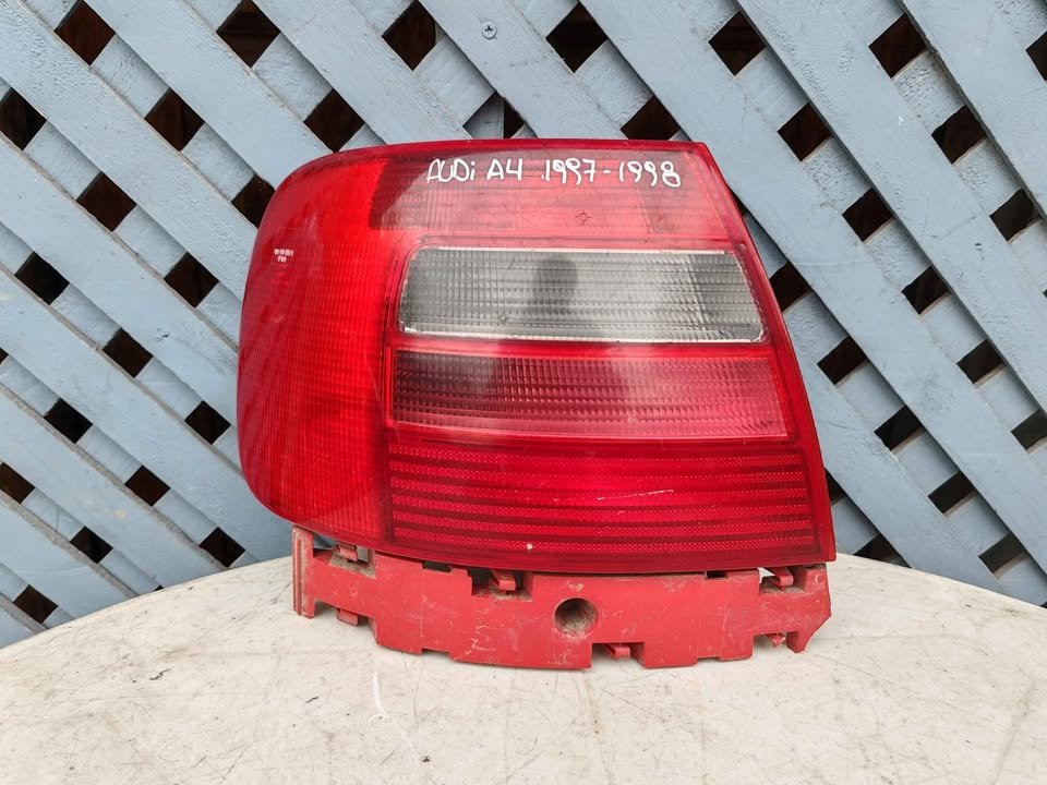Foco trasero izquierdo Audi A4 1997 - 1999