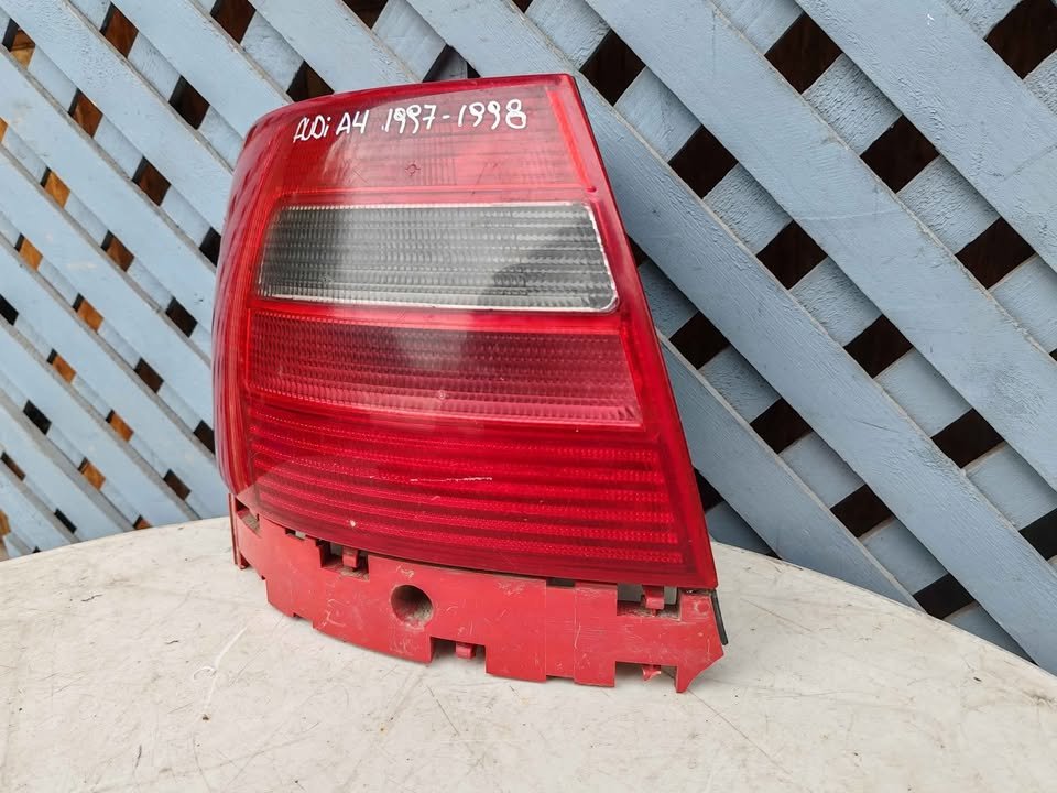 Foco trasero izquierdo Audi A4 1997 - 1999 - Imagen 2