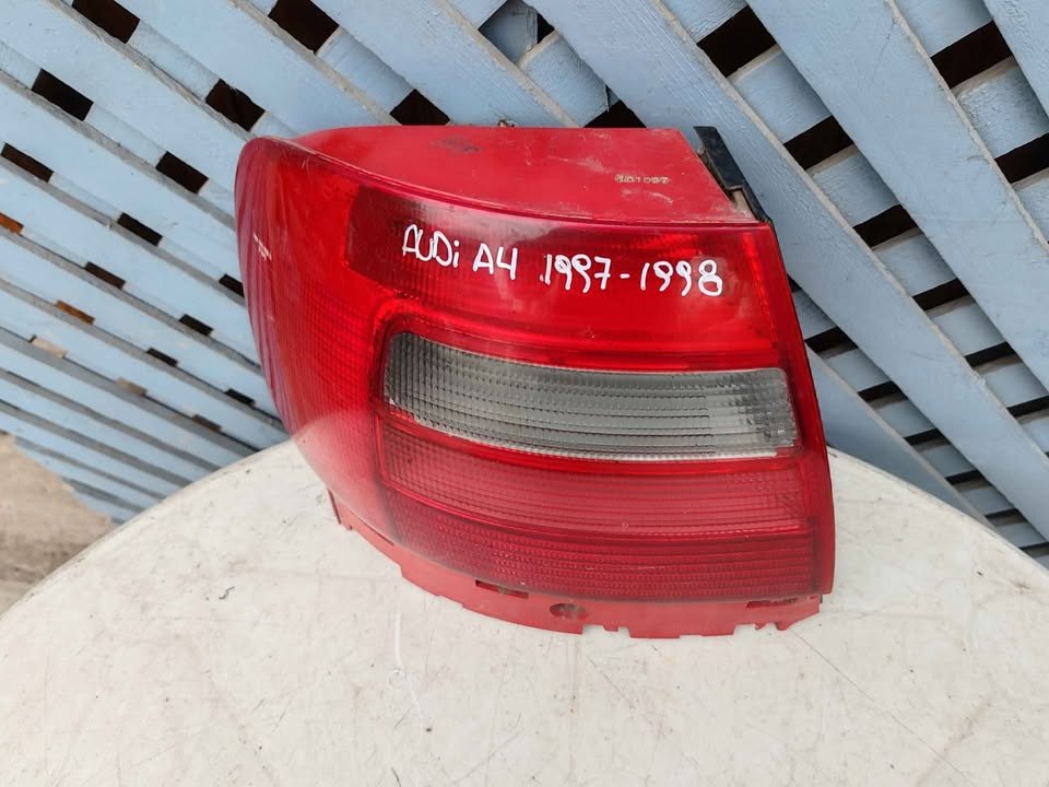 Foco trasero izquierdo Audi A4 1997 - 1999 - Imagen 4