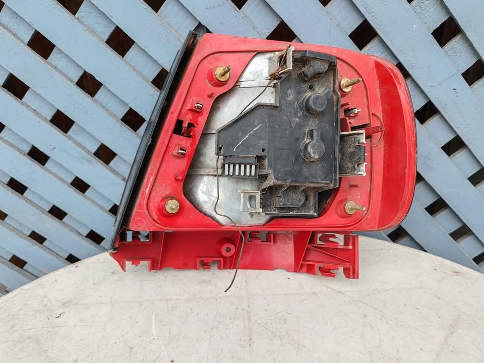 Foco trasero izquierdo Audi A4 1997 - 1999 - Imagen 6