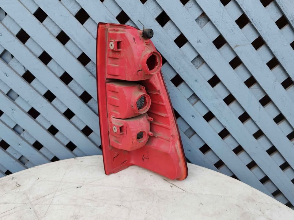 Foco trasero izquierdo Chevrolet Dmax 2010 - 2014 - Imagen 6