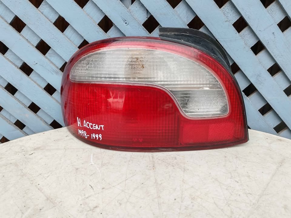 Foco trasero izquierdo Hyundai Accent 1998 - 1999