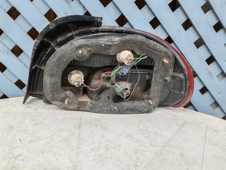 Foco trasero izquierdo Hyundai Accent 1998 - 1999 - Imagen 5