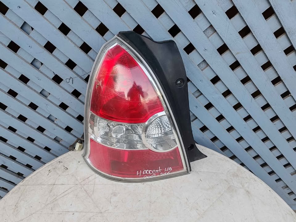 Foco trasero izquierdo Hyundai Accent HB 2007 - 2010 - Imagen 2
