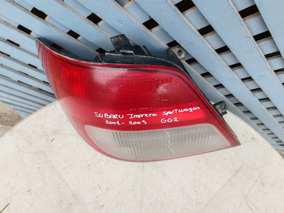Foco trasero izquierdo Subaru Impreza HB 2001 - 2003 - Imagen 5