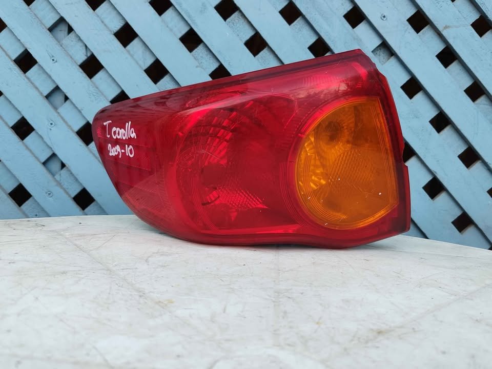 Foco trasero izquierdo Toyota Corolla 2009 - 2010