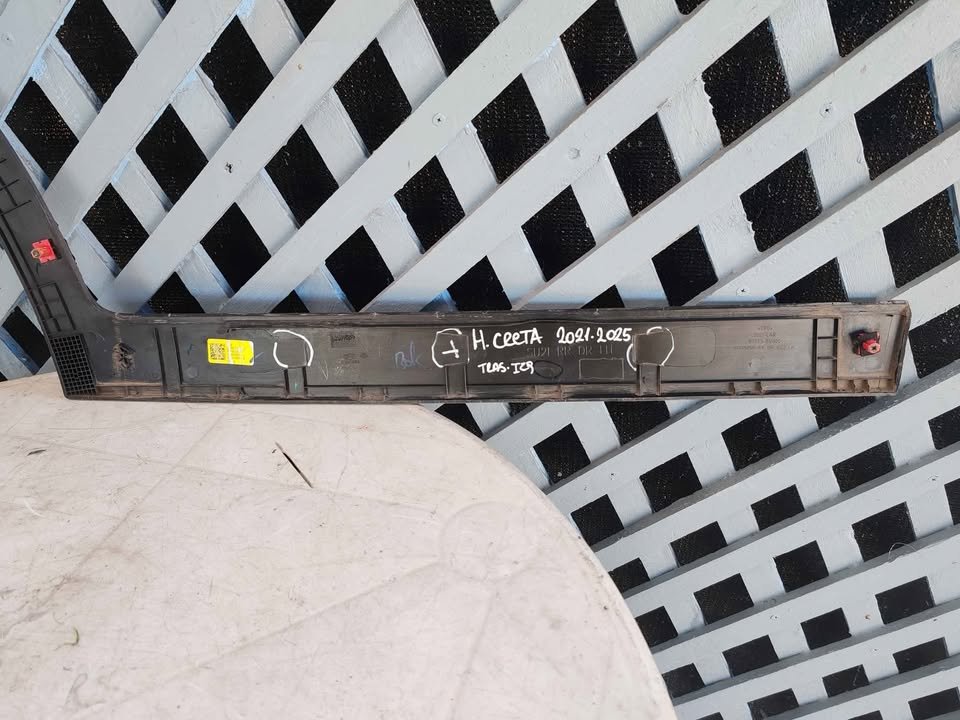 Moldura de puerta trasera izquierda Hyundai Creta 2021 - 2025 - Imagen 5