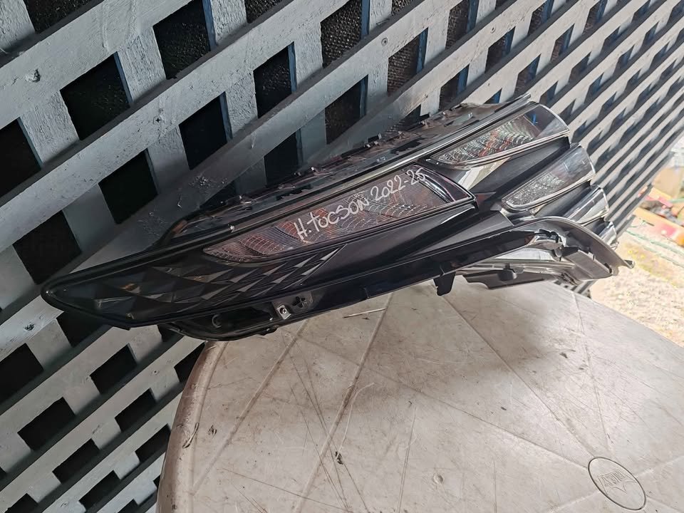 Óptico derecho Hyundai Tucson 2022 - 2025 (fondo blanco) - Imagen 2