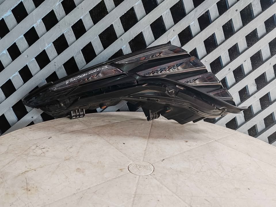 Óptico derecho Hyundai Tucson 2022 - 2025 (fondo blanco) - Imagen 4
