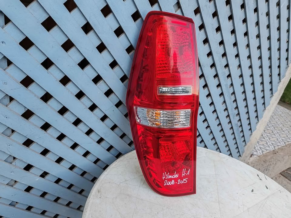 Foco trasero izquierdo Hyundai H1 2008 - 2015 - Imagen 2