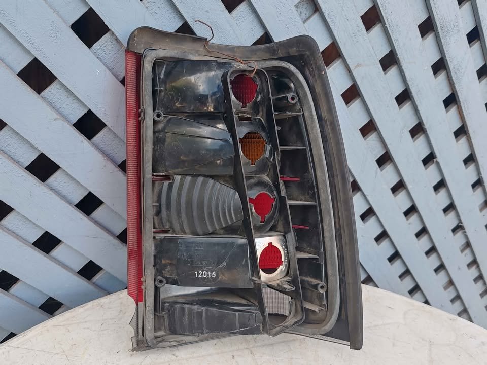 Foco trasero izquierdo Opel Omega 1986 - 1993 - Imagen 4