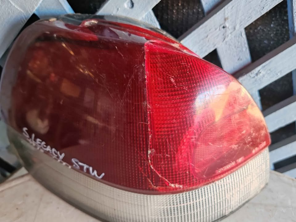 Foco trasero izquierdo Subaru Legacy stw 1995 - 1999 - Imagen 4