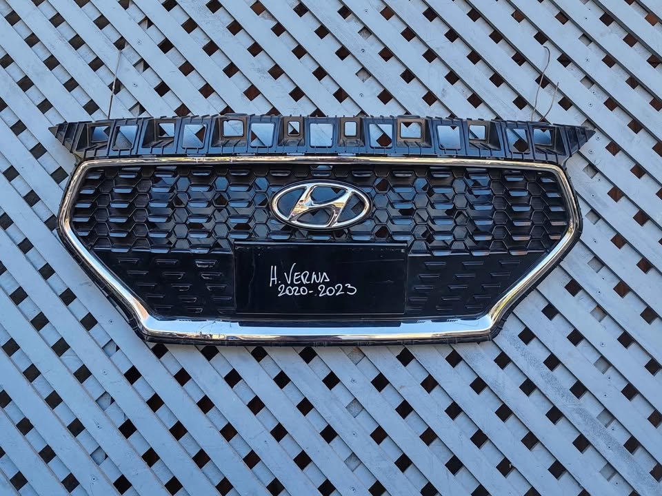 Máscara Hyundai Verna 2020 - 2023
