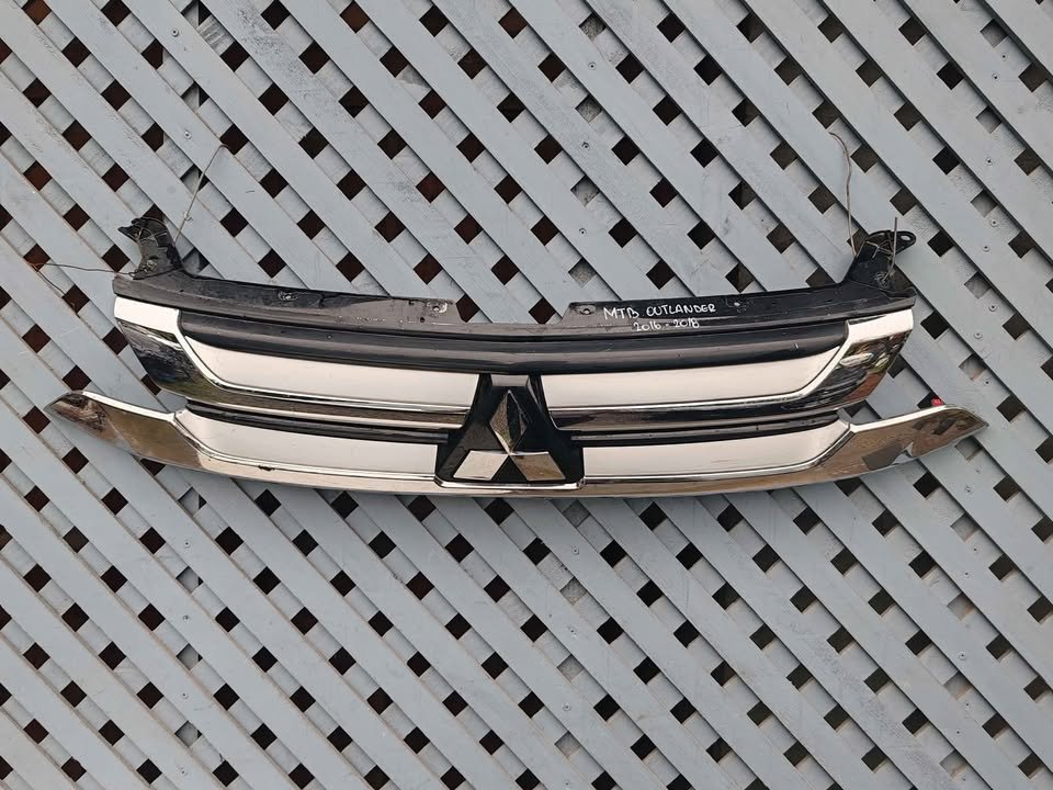 Máscara Mitsubishi Outlander 2016 - 2019
