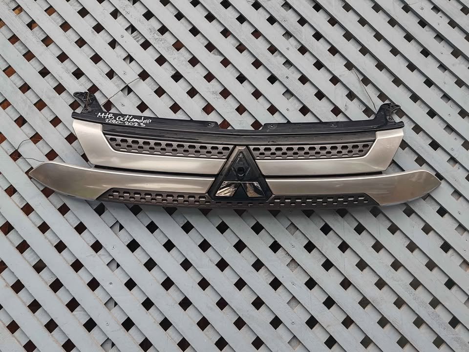 Máscara Mitsubishi Outlander 2020 - 2023