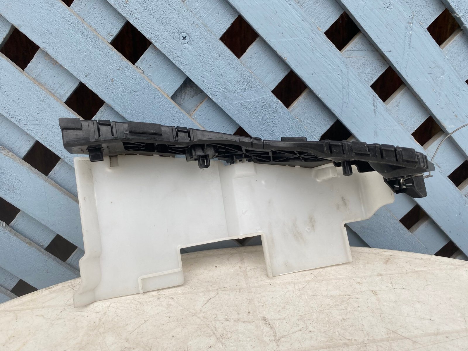 Mensula delantera izquierda Mazda BT50 2006 - 2012 - Imagen 3