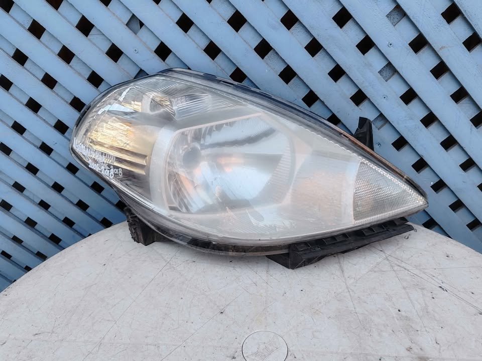 Óptico derecho Nissan Tiida 2010 - 2015