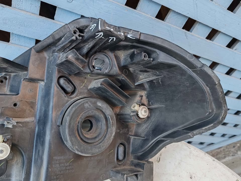 Óptico derecho Nissan Tiida 2010 - 2015 - Imagen 6