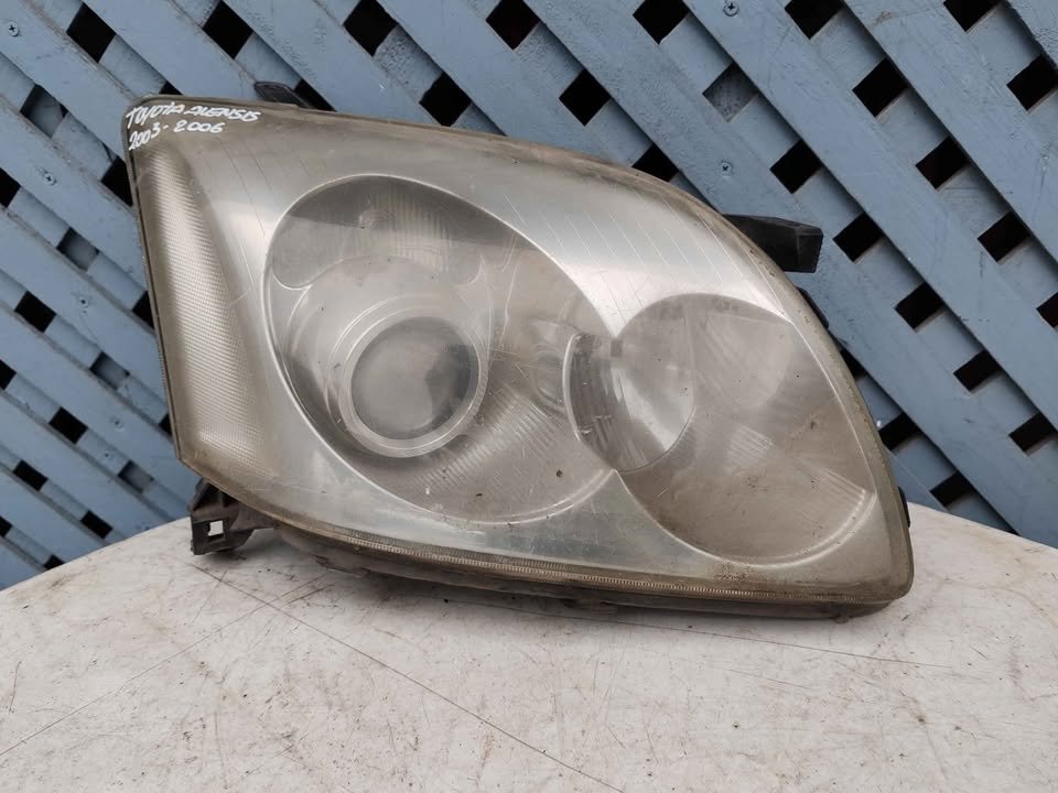 Óptico derecho Toyota Avensis 2003 - 2006
