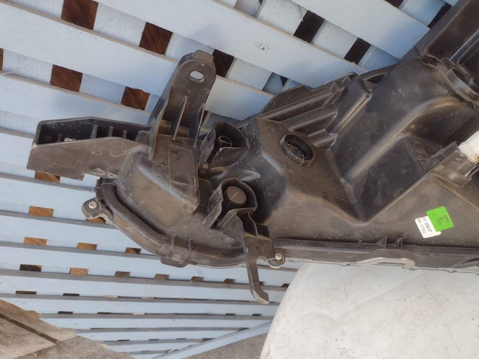 Óptico derecho Toyota Corolla Cross 2021 - 2023 - Imagen 9