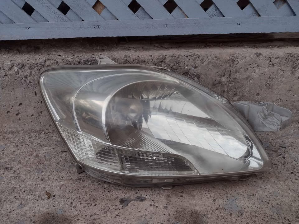 Óptico derecho Toyota Yaris sedan 2006 - 2013