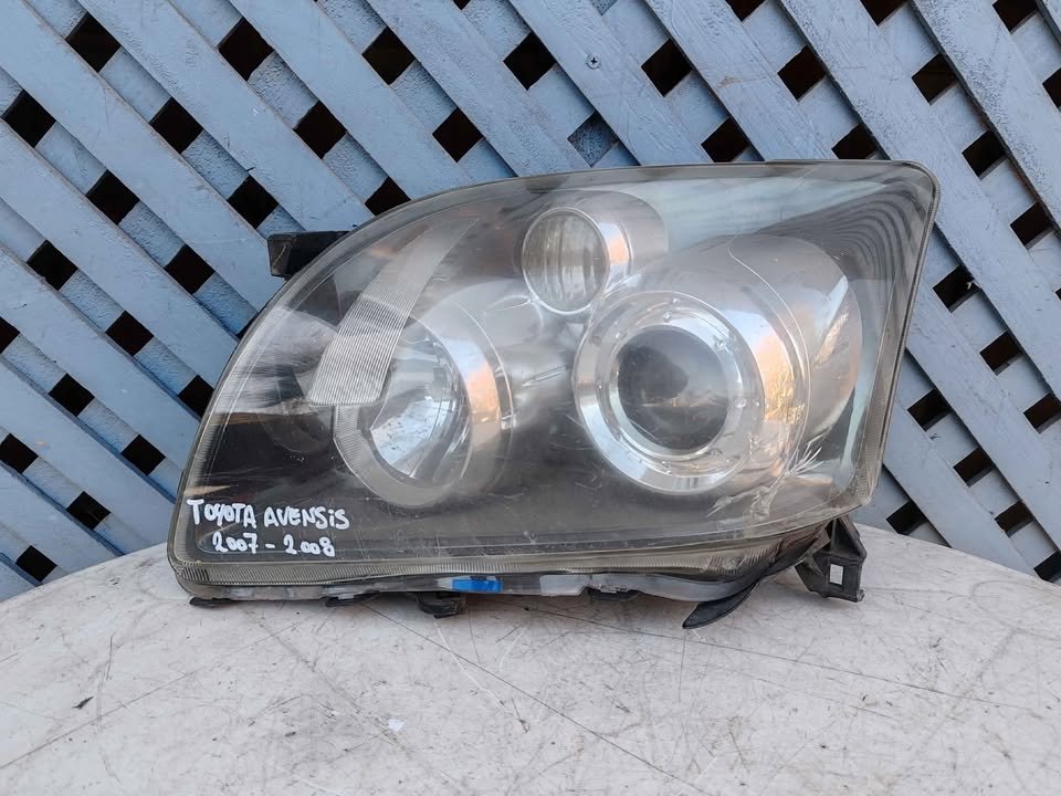 Óptico izquierdo Toyota Avensis 2007 - 2008