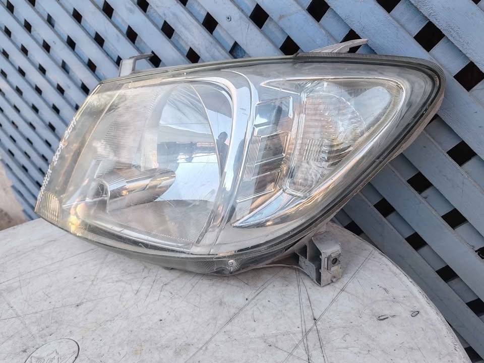 Óptico izquierdo Toyota Hilux 2009 - 2011 - Imagen 2