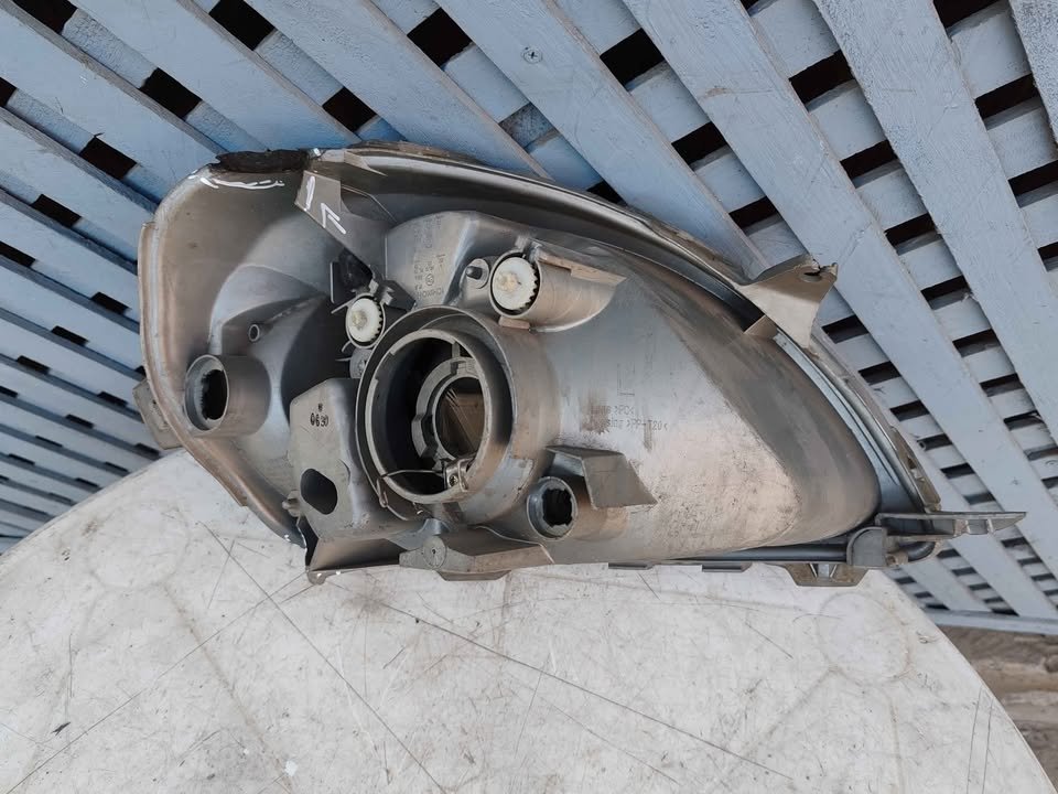 Óptico izquierdo Toyota Yaris 2001 - 2002 - Imagen 8