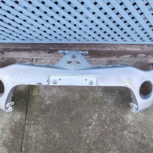 Parachoque delantero Mitsubishi L200 2007 - 2010