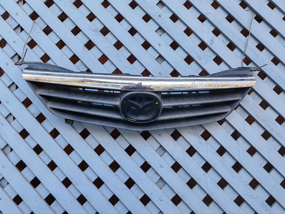 Máscara Mazda 626 2001 - 2004