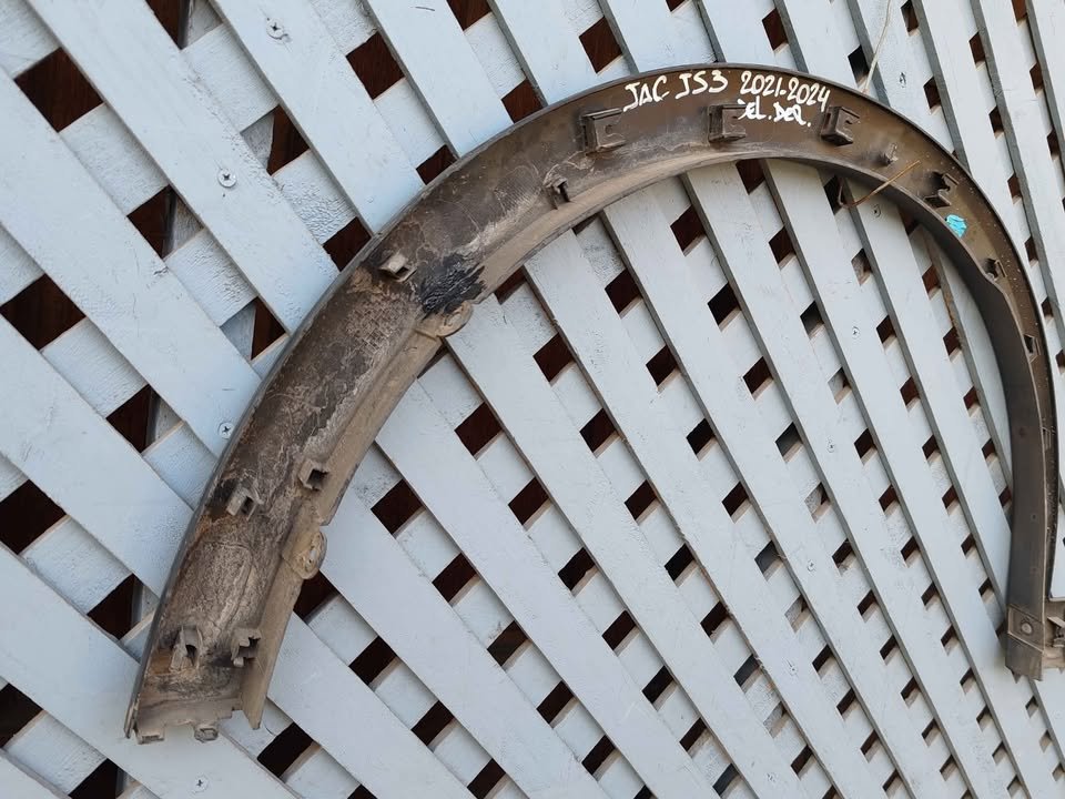 Moldura delantera derecha JAC JS3 2021 - 2024 - Imagen 6