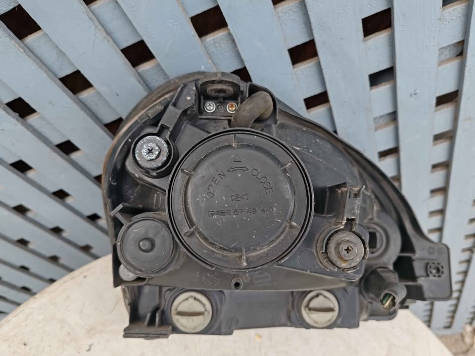 Óptico izquierdo Hyundai Tucson 2005 - 2010 - Imagen 4