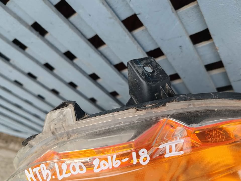 Óptico izquierdo Mitsubishi L200 2016 - 2018 II - Imagen 3