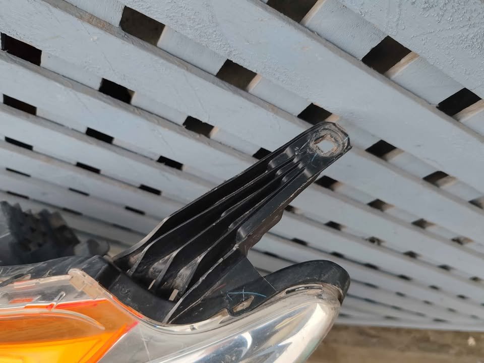 Óptico izquierdo Mitsubishi L200 2016 - 2018 II - Imagen 4
