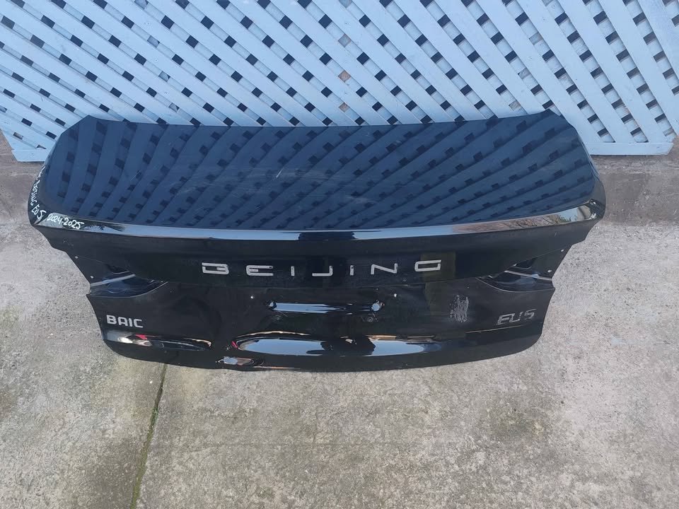 Tapa maleta BAIC Beijing EU5 2024 - 2025 - Imagen 2