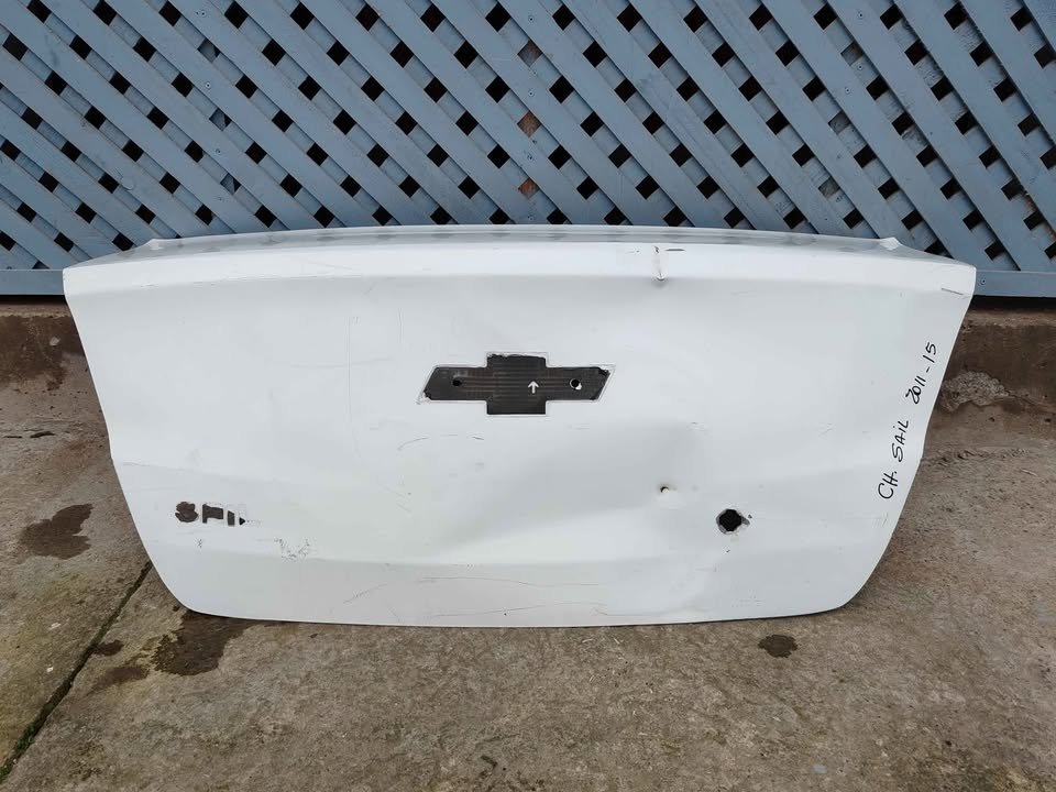 Tapa maleta Chevrolet Sail 2011 - 2016