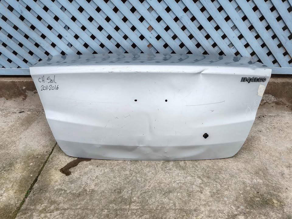 Tapa maleta Chevrolet Sail 2011 - 2016