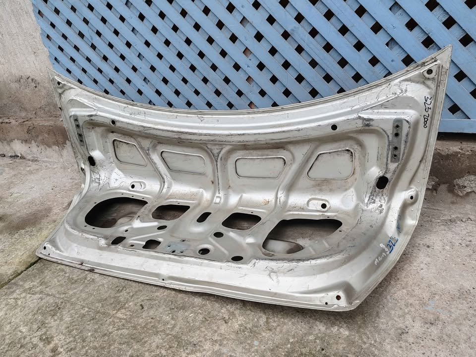 Tapa maleta Mazda 323 1998 - 2002 - Imagen 7