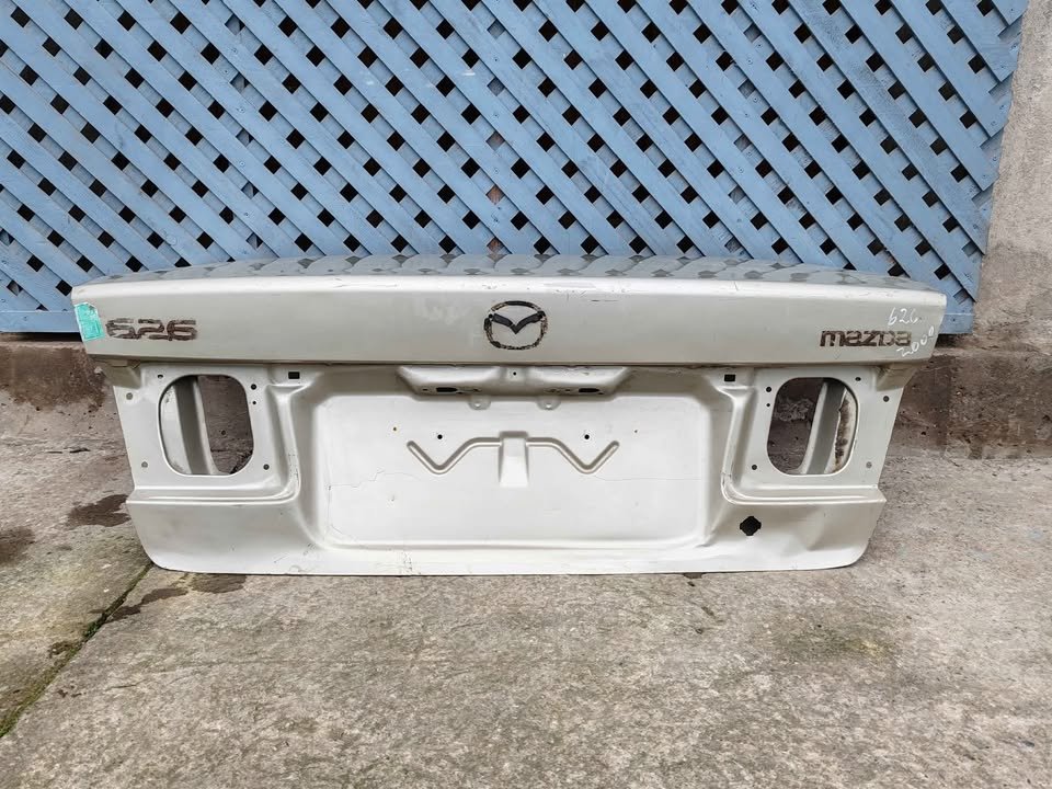 Tapa maleta Mazda 626 1998 - 2003