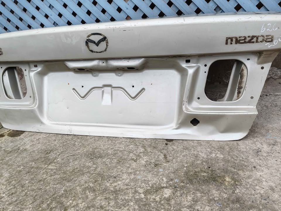 Tapa maleta Mazda 626 1998 - 2003 - Imagen 4