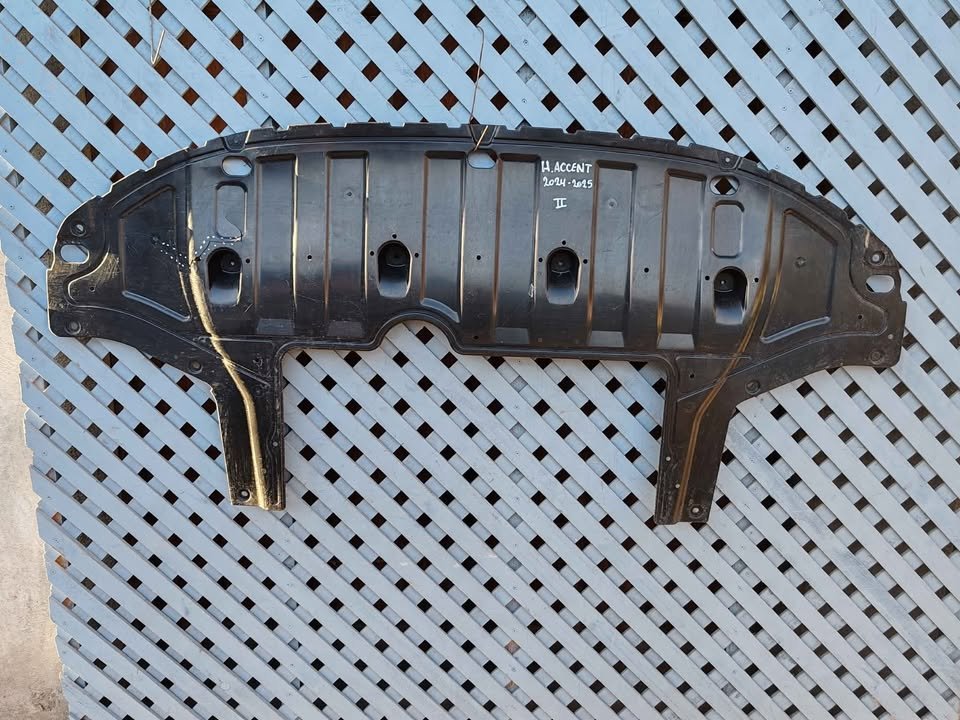 Cubre motor inferior Hyundai Accent 2024 - 2025