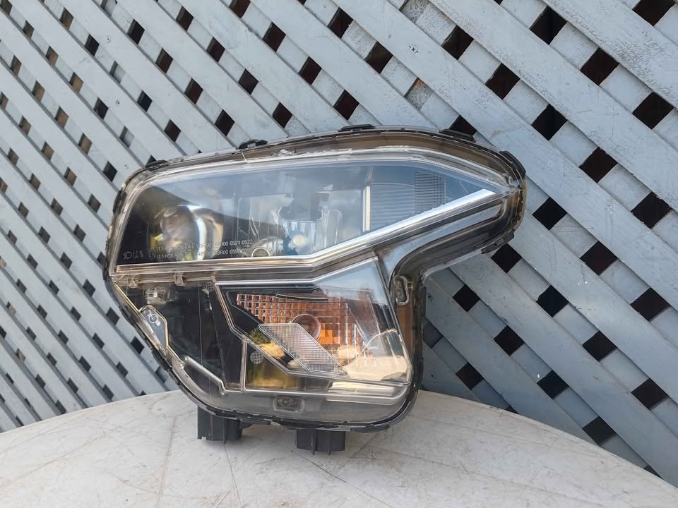 Óptico derecho Hyundai Accent 2024 - 2025 - Imagen 2