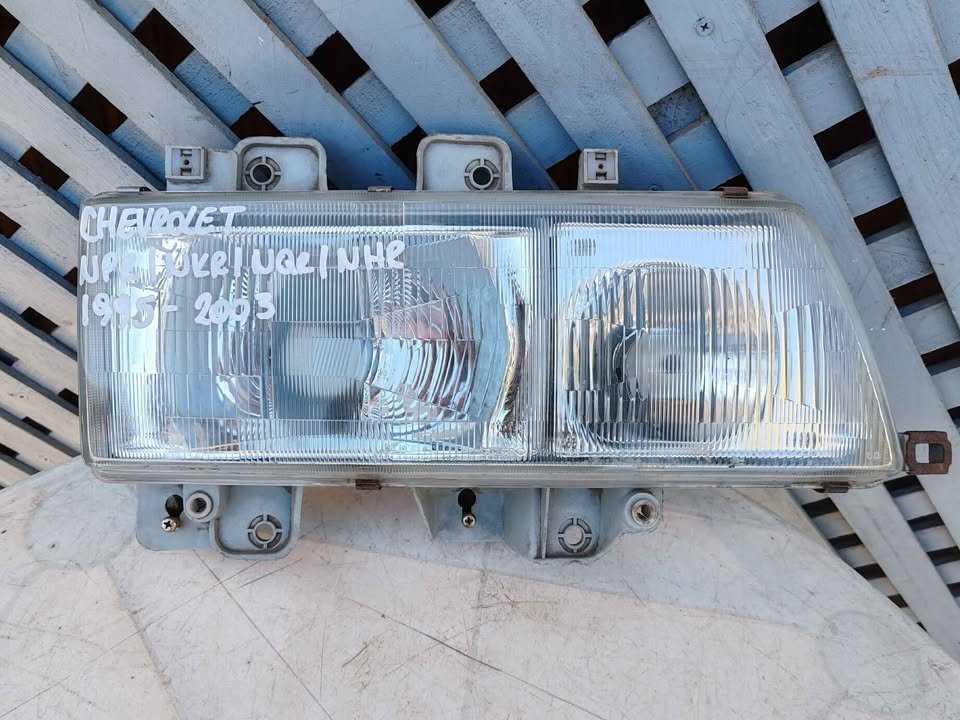 Óptico derecho Isuzu NPR NKR NQR NHR 1995 - 2003