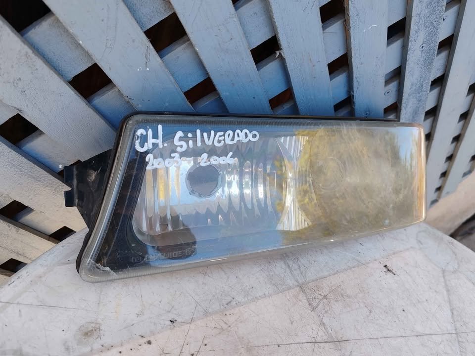 Óptico izquierdo inferior Chevrolet Silverado 2003 - 2006 - Imagen 2
