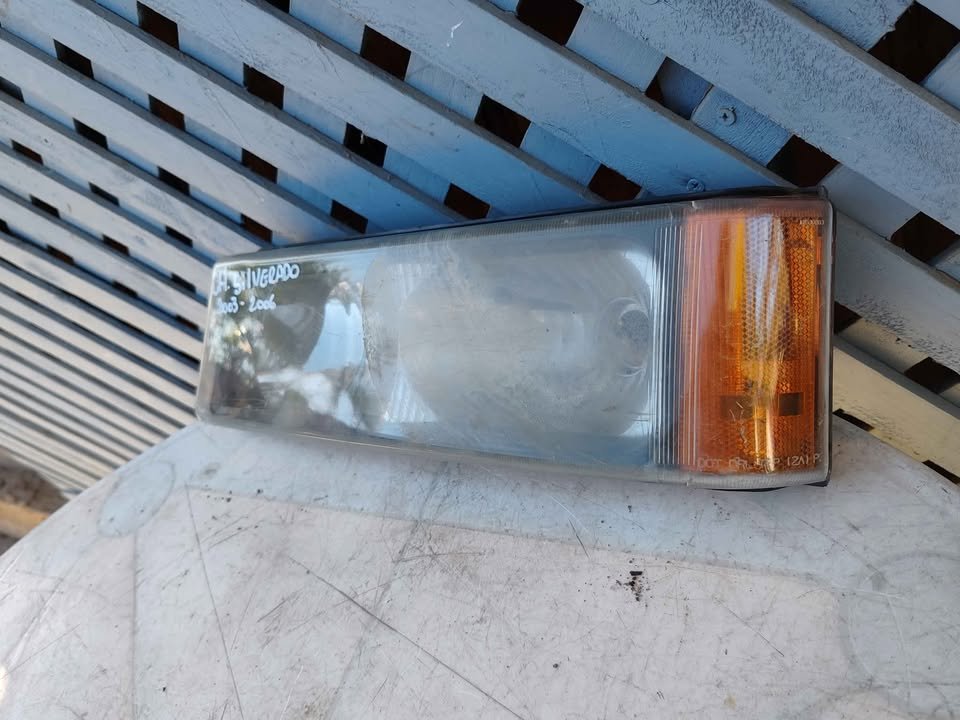 Óptico izquierdo inferior Chevrolet Silverado 2003 - 2006 - Imagen 3